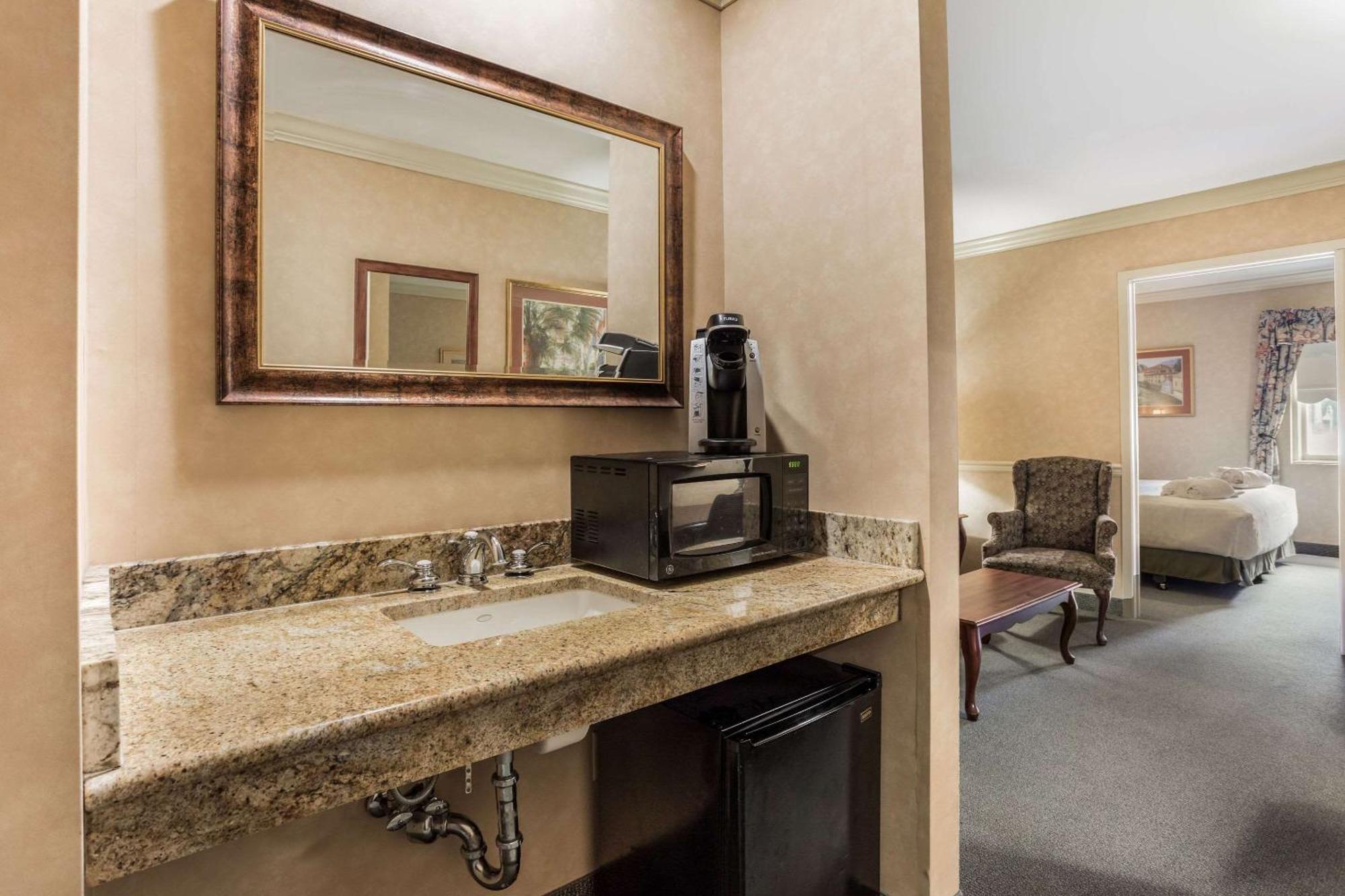 Traditions Hotel & Spa, Ascend Hotel Collection Johnson City Exteriör bild